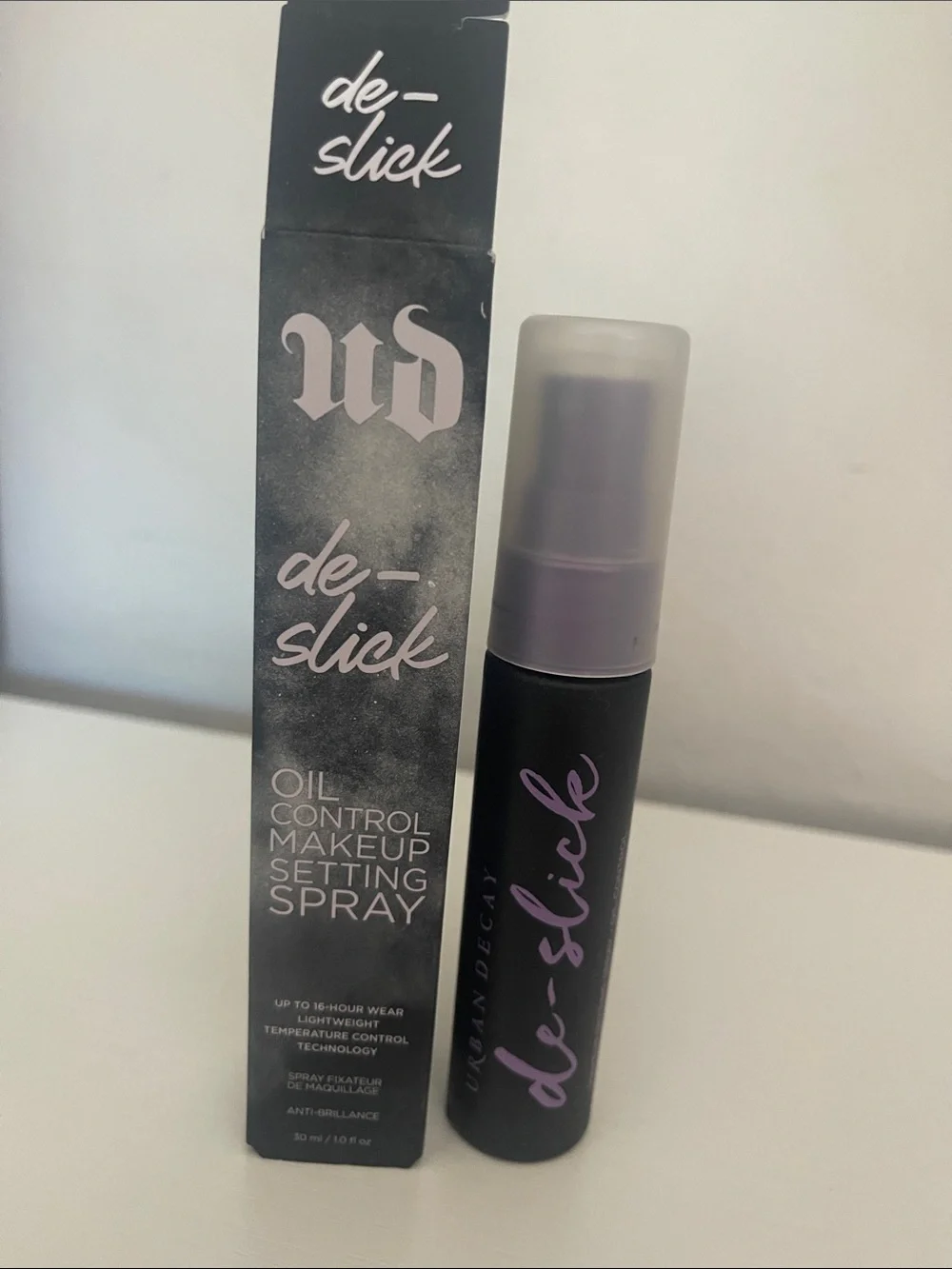 Urban Decay De-Slick Oil Control Makeup Setting Spray - Black & White Packaging
